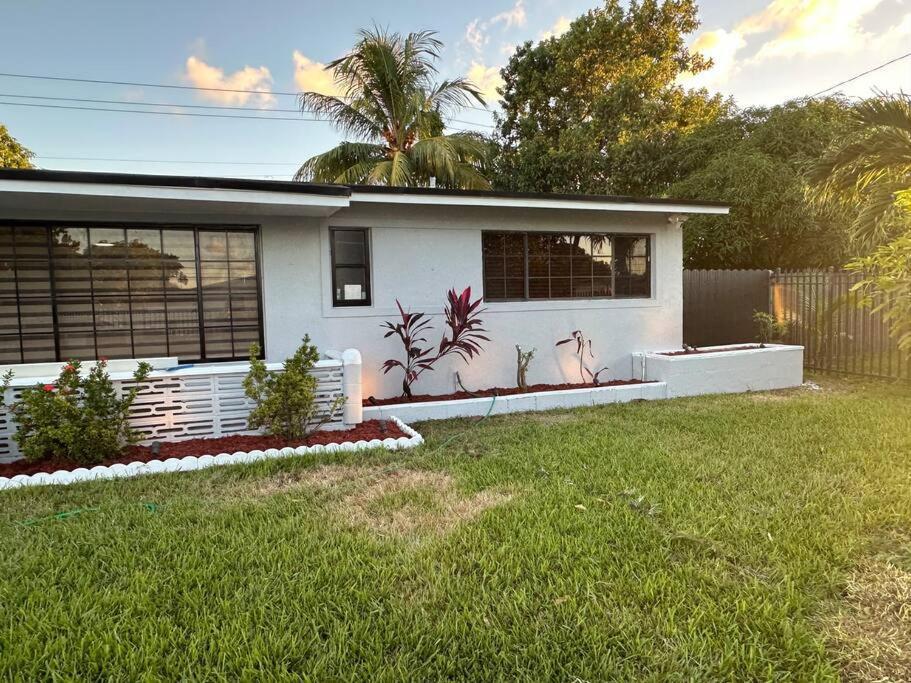 Home In Miami Gardens エクステリア 写真